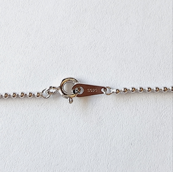 VINTAGE STYLE QUEEN Elizabeth II Silver Coin Necklace - Picture 5 of 6